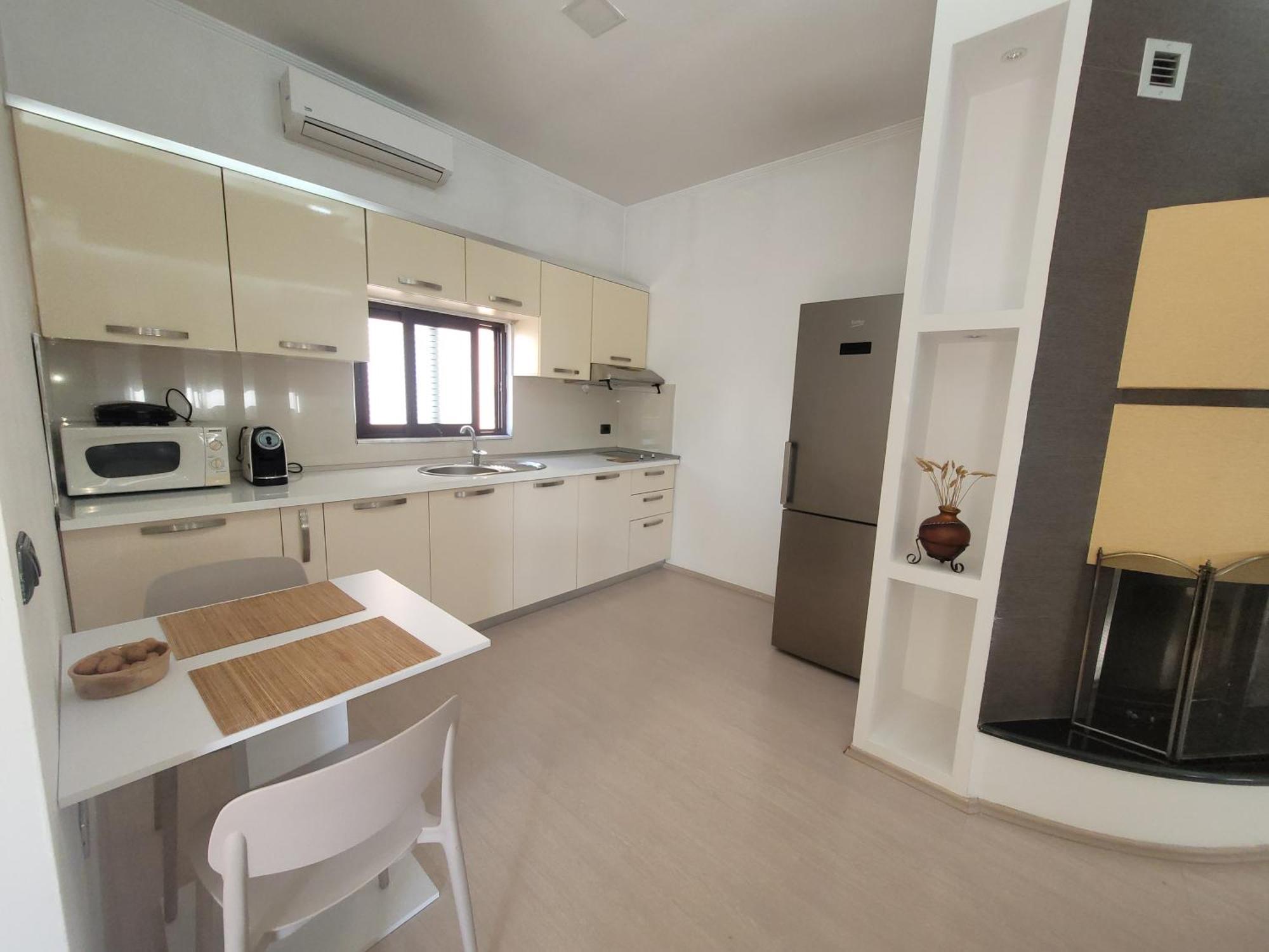 An Apartment With Fireplace Tirana Extérieur photo